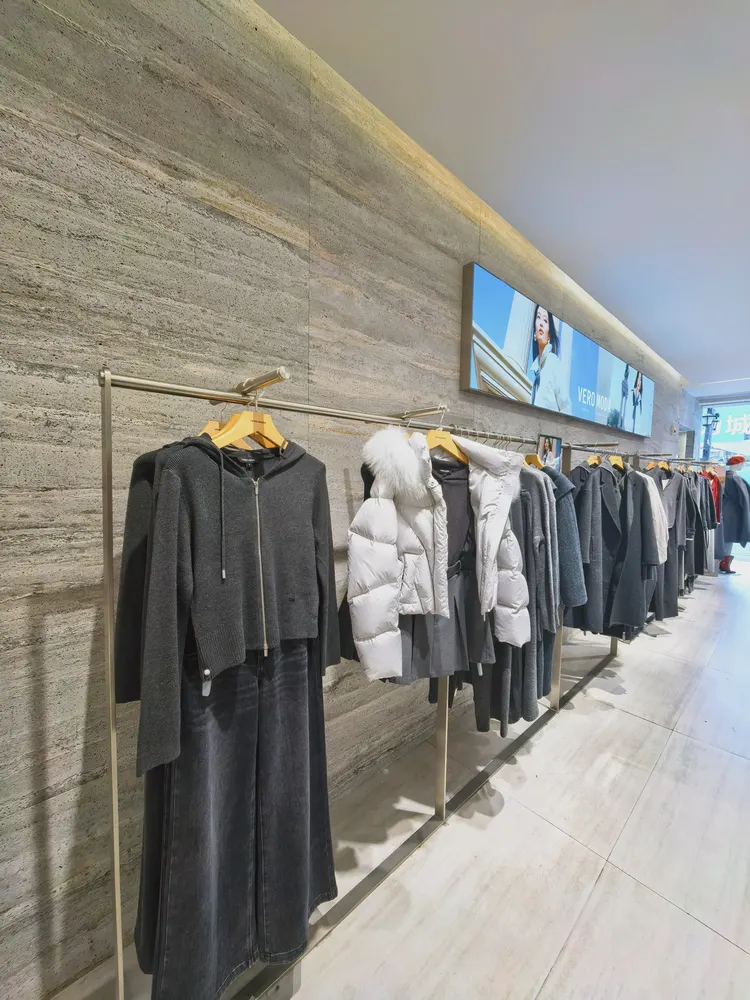 女装店-打印洞石-门头背景墙2 女装店-打印洞石-门头背景墙2