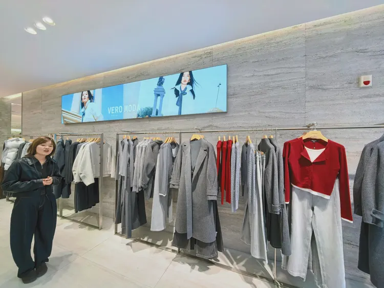 女装店-打印洞石-门头背景墙5 女装店-打印洞石-门头背景墙5