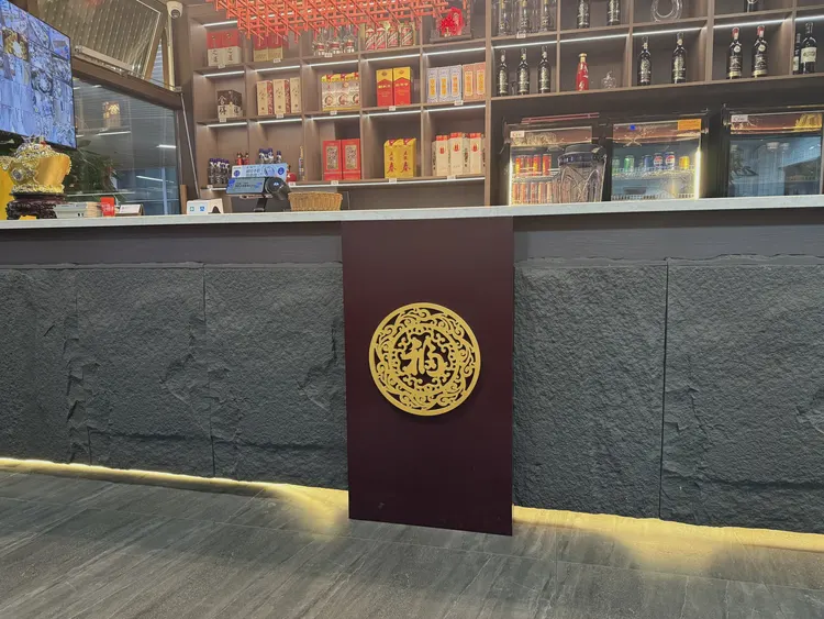 收银台 · PU石皮 · pu石 餐饮店 收银台：PU石皮 立体石块翻模成型，边缘圆润、自重轻，砌体墙也能直接贴，现场实拍