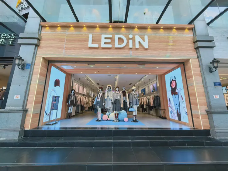 女装店-打印夯土-门头 女装店-打印夯土-门头