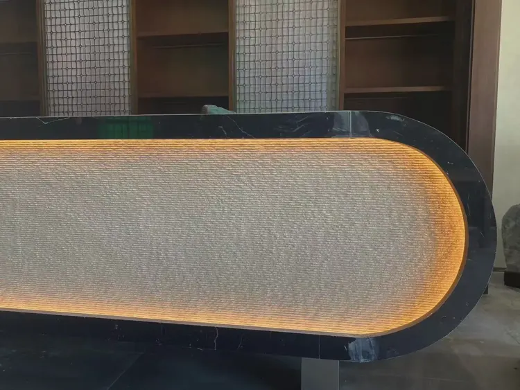 脊线石