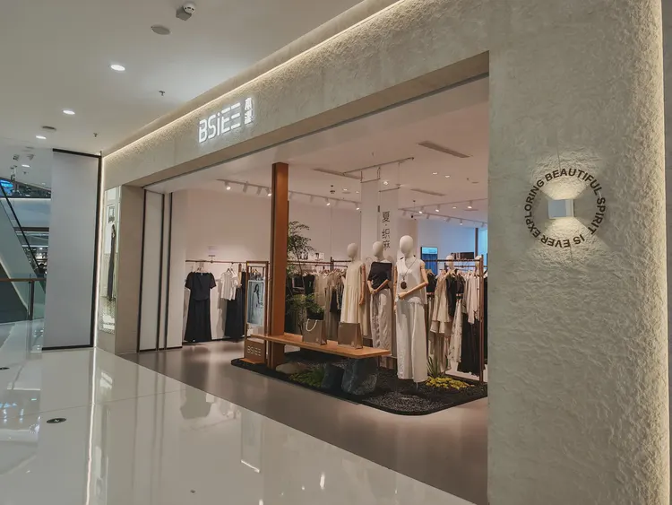 服装店星月石案例 服装店星月石案例
