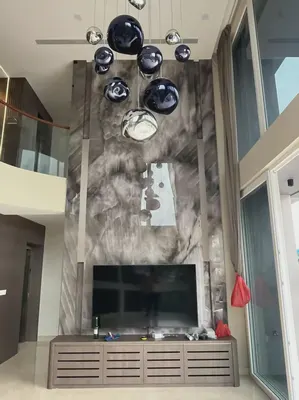 新加坡别墅木饰面墙板与格栅多材质墙面施工案例